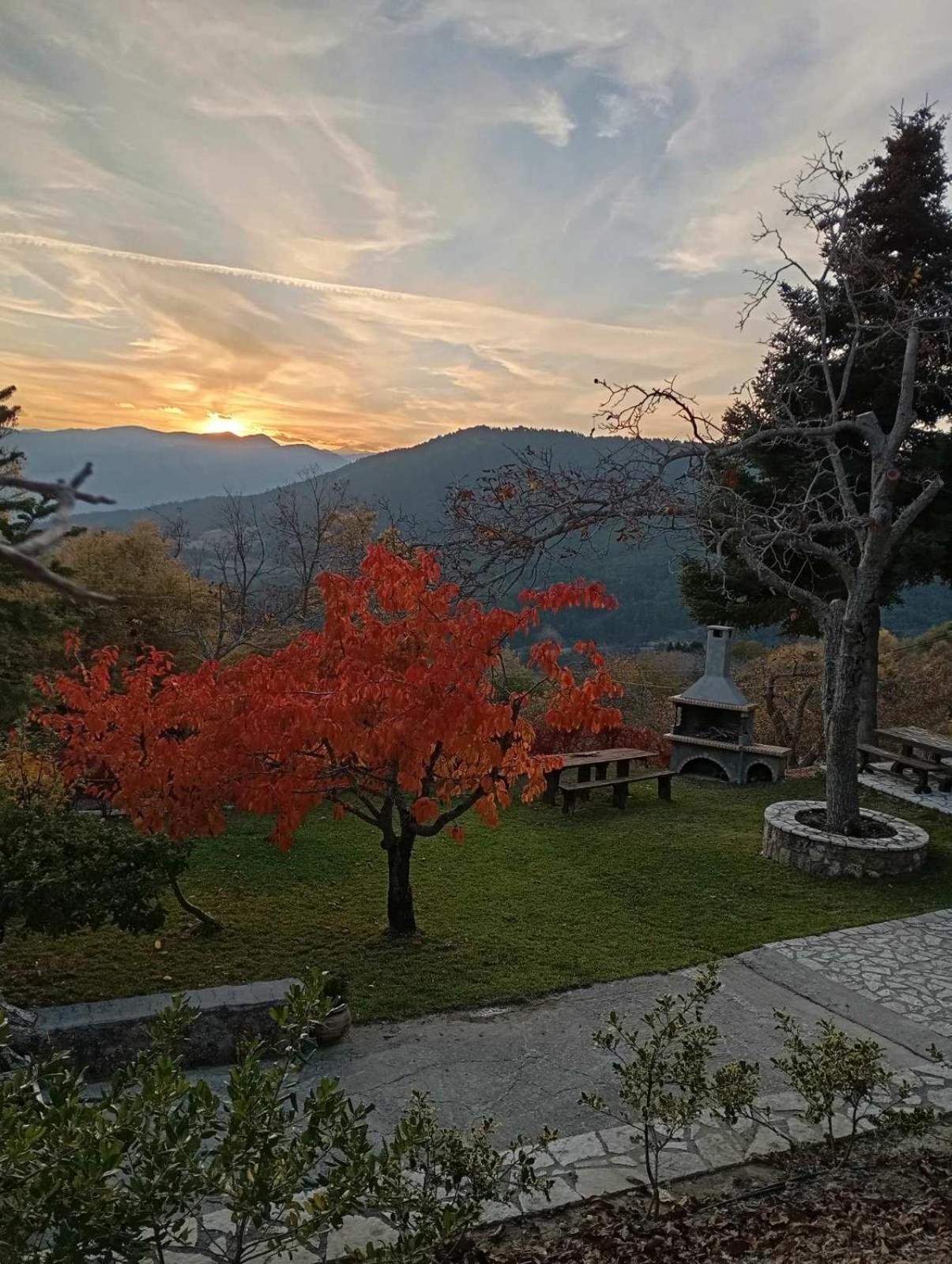 Ξενώνας Το Πατρικό Karya Exterior foto